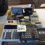 LOTE 295 - 02 CÂMERAS FOTOGRÁFICAS ANTIGAS MARCAS PANASONIC E JVC, VÁRIAS CALCULADORAS MARCAS E MODELOS DIVERSOS E 01 TERMÔMETRO ANTIGO. (NO ESTADO) ATENÇÃO! FAZER A VISITAÇÃO ANTES DE ARREMATAR, NÃO SABEMOS SE FUNCIONA. LEILÃO NÃO TEM GARANTIA E NEM DEVOLUÇÃO, SUJEITO A POSSÍVEIS AVARIAS VISÍVEIS/OCULTAS E/OU AUSÊNCIA DE COMPONENTES.