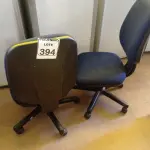 LOTE 394 - 02 CADEIRAS P/ESCRITÓRIO GIRATÓRIAS. (NO ESTADO) ATENÇÃO! FAZER A VISITAÇÃO ANTES DE ARREMATAR, NÃO SABEMOS SE FUNCIONA. LEILÃO NÃO TEM GARANTIA E NEM DEVOLUÇÃO, SUJEITO A POSSÍVEIS AVARIAS VISÍVEIS/OCULTAS E/OU AUSÊNCIA DE COMPONENTES.