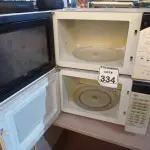 LOTE 334 - 02 MICRO-ONDAS MARCA ELECTROLUX C/PRATO. (NO ESTADO) ATENÇÃO! FAZER A VISITAÇÃO ANTES DE ARREMATAR, NÃO SABEMOS SE FUNCIONA. LEILÃO NÃO TEM GARANTIA E NEM DEVOLUÇÃO, SUJEITO A POSSÍVEIS AVARIAS VISÍVEIS/OCULTAS E/OU AUSÊNCIA DE COMPONENTES.