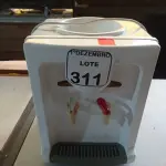 LOTE 311 - 01 PURIFICADOR DE ÁGUA P/GALÃO MARCA ADVANCED 220V. (NO ESTADO) ATENÇÃO! FAZER A VISITAÇÃO ANTES DE ARREMATAR, NÃO SABEMOS SE FUNCIONA. LEILÃO NÃO TEM GARANTIA E NEM DEVOLUÇÃO, SUJEITO A POSSÍVEIS AVARIAS VISÍVEIS/OCULTAS E/OU AUSÊNCIA DE COMPONENTES.