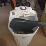 LOTE 444 -  01 TANQUINHO MARCA SUGGAR 7KG 220V. (NO ESTADO) ATENÇÃO! FAZER A VISITAÇÃO ANTES DE ARREMATAR, NÃO SABEMOS SE FUNCIONA. LEILÃO NÃO TEM GARANTIA E NEM DEVOLUÇÃO, SUJEITO A POSSÍVEIS AVARIAS VISÍVEIS/OCULTAS E/OU AUSÊNCIA DE COMPONENTES.