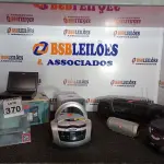 LOTE 370 - 03 RÁDIOS MICROSYSTEMS, 01 UMIDIFICADOR, 01 DVD PLAYER PORTÁTIL MARCAS E MODELOS DIVERSOS. (NO ESTADO) ATENÇÃO! FAZER A VISITAÇÃO ANTES DE ARREMATAR, NÃO SABEMOS SE FUNCIONA. LEILÃO NÃO TEM GARANTIA E NEM DEVOLUÇÃO, SUJEITO A POSSÍVEIS AVARIAS VISÍVEIS/OCULTAS E/OU AUSÊNCIA DE COMPONENTES.