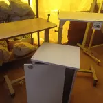 LOTE 399 - 02 MESAS P/REFEIÇÃO C/REGULADOR DE ALTURA E 01 ARMÁRIO EM MADEIRA. (NO ESTADO) ATENÇÃO! FAZER A VISITAÇÃO ANTES DE ARREMATAR, NÃO SABEMOS SE FUNCIONA. LEILÃO NÃO TEM GARANTIA E NEM DEVOLUÇÃO, SUJEITO A POSSÍVEIS AVARIAS VISÍVEIS/OCULTAS E/OU AUSÊNCIA DE COMPONENTES.