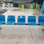 LOTE 348 - 01 LONGARINA DE 05 LUGARES ASSENTO DE PLÁSTICO E BASE DE FERRO. (NO ESTADO) ATENÇÃO! FAZER A VISITAÇÃO ANTES DE ARREMATAR, NÃO SABEMOS SE FUNCIONA. LEILÃO NÃO TEM GARANTIA E NEM DEVOLUÇÃO, SUJEITO A POSSÍVEIS AVARIAS VISÍVEIS/OCULTAS E/OU AUSÊNCIA DE COMPONENTES.