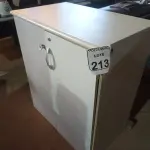 LOTE 213 - 01 ARMÁRIO BAIXO DE 02 PORTAS EM MADEIRA. (NO ESTADO) ATENÇÃO! FAZER A VISITAÇÃO ANTES DE ARREMATAR, NÃO SABEMOS SE FUNCIONA. LEILÃO NÃO TEM GARANTIA E NEM DEVOLUÇÃO, SUJEITO A POSSÍVEIS AVARIAS VISÍVEIS/OCULTAS E/OU AUSÊNCIA DE COMPONENTES.