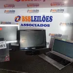 LOTE 361 - 01 NOTEBOOK MARCA SAMSUNG E 02 MONITORES MARCAS E MODELOS DIVERSOS. (NO ESTADO) ATENÇÃO! FAZER A VISITAÇÃO ANTES DE ARREMATAR, NÃO SABEMOS SE FUNCIONA. LEILÃO NÃO TEM GARANTIA E NEM DEVOLUÇÃO, SUJEITO A POSSÍVEIS AVARIAS VISÍVEIS/OCULTAS E/OU AUSÊNCIA DE COMPONENTES.