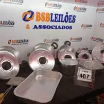 LOTE 467 - 02 FORMAS DE BOLO, 01 BALDE EM ALUMÍNIO C/ TAMPA,01 SANDUICHEIRA, 04 PANELAS DE ALUMÍNIO C/TAMPA E 01 FRIGIDEIRA C/TAMPA. (NO ESTADO) ATENÇÃO! FAZER A VISITAÇÃO ANTES DE ARREMATAR, NÃO SABEMOS SE FUNCIONA. LEILÃO NÃO TEM GARANTIA E NEM DEVOLUÇÃO, SUJEITO A POSSÍVEIS AVARIAS VISÍVEIS/OCULTAS E/OU AUSÊNCIA DE COMPONENTES.