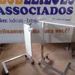 LOTE 214 - 02 MESAS P/REFEIÇÃO C/REGULADOR DE ALTURA. (NO ESTADO) ATENÇÃO! FAZER A VISITAÇÃO ANTES DE ARREMATAR, NÃO SABEMOS SE FUNCIONA. LEILÃO NÃO TEM GARANTIA E NEM DEVOLUÇÃO, SUJEITO A POSSÍVEIS AVARIAS VISÍVEIS/OCULTAS E/OU AUSÊNCIA DE COMPONENTES.