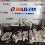 LOTE 316 - 01 LOTE C/VÁRIOS APARELHOS TELEFÔNICOS, LUMINÁRIAS DE EMERGÊNCIA E MATERIAIS DIVERSOS. (NO ESTADO) ATENÇÃO! FAZER A VISITAÇÃO ANTES DE ARREMATAR, NÃO SABEMOS SE FUNCIONA. LEILÃO NÃO TEM GARANTIA E NEM DEVOLUÇÃO, SUJEITO A POSSÍVEIS AVARIAS VISÍVEIS/OCULTAS E/OU AUSÊNCIA DE COMPONENTES.