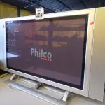 LOTE 369 - 01 TV MARCA PHILCO 42”. (NO ESTADO) ATENÇÃO! FAZER A VISITAÇÃO ANTES DE ARREMATAR, NÃO SABEMOS SE FUNCIONA. LEILÃO NÃO TEM GARANTIA E NEM DEVOLUÇÃO, SUJEITO A POSSÍVEIS AVARIAS VISÍVEIS/OCULTAS E/OU AUSÊNCIA DE COMPONENTES.
