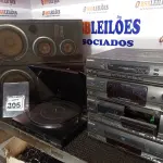 LOTE 305 - 01 APARELHO DE SOM TRÊS EM UM MARCA GRADIENTE. (NO ESTADO) ATENÇÃO! FAZER A VISITAÇÃO ANTES DE ARREMATAR, NÃO SABEMOS SE FUNCIONA. LEILÃO NÃO TEM GARANTIA E NEM DEVOLUÇÃO, SUJEITO A POSSÍVEIS AVARIAS VISÍVEIS/OCULTAS E/OU AUSÊNCIA DE COMPONENTES.