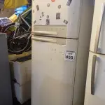 LOTE 455 - 01 GELADEIRA MARCA ELECTROLUX FROST FREE. (NO ESTADO) ATENÇÃO! FAZER A VISITAÇÃO ANTES DE ARREMATAR, NÃO SABEMOS SE FUNCIONA. LEILÃO NÃO TEM GARANTIA E NEM DEVOLUÇÃO, SUJEITO A POSSÍVEIS AVARIAS VISÍVEIS/OCULTAS E/OU AUSÊNCIA DE COMPONENTES.