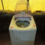 LOTE 436 - 01 MÁQUINA DE LAVAR MARCA ELECTROLUX 8KG 220V. (NO ESTADO) ATENÇÃO! FAZER A VISITAÇÃO ANTES DE ARREMATAR, NÃO SABEMOS SE FUNCIONA. LEILÃO NÃO TEM GARANTIA E NEM DEVOLUÇÃO, SUJEITO A POSSÍVEIS AVARIAS VISÍVEIS/OCULTAS E/OU AUSÊNCIA DE COMPONENTES.