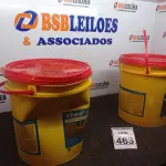 LOTE 463 - 02 BALDES DE SIKANOL ALVENARIA MARCA SIKA 18L. (NO ESTADO) ATENÇÃO! FAZER A VISITAÇÃO ANTES DE ARREMATAR, NÃO SABEMOS SE FUNCIONA. LEILÃO NÃO TEM GARANTIA E NEM DEVOLUÇÃO, SUJEITO A POSSÍVEIS AVARIAS VISÍVEIS/OCULTAS E/OU AUSÊNCIA DE COMPONENTES.