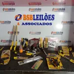 LOTE 330 - 01 LOTE COM FERRAMENTAS DIVERSAS. (NO ESTADO) ATENÇÃO! FAZER A VISITAÇÃO ANTES DE ARREMATAR, NÃO SABEMOS SE FUNCIONA. LEILÃO NÃO TEM GARANTIA E NEM DEVOLUÇÃO, SUJEITO A POSSÍVEIS AVARIAS VISÍVEIS/OCULTAS E/OU AUSÊNCIA DE COMPONENTES.