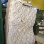 LOTE 461 - 01 COLCHÃO DE CASAL. (NO ESTADO) ATENÇÃO! FAZER A VISITAÇÃO ANTES DE ARREMATAR, NÃO SABEMOS SE FUNCIONA. LEILÃO NÃO TEM GARANTIA E NEM DEVOLUÇÃO, SUJEITO A POSSÍVEIS AVARIAS VISÍVEIS/OCULTAS E/OU AUSÊNCIA DE COMPONENTES.