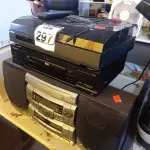 LOTE 297 - 01 APARELHO DE SOM MARCA SHARK, 01 TOCA CD’S MARCA PIONEER C/CONTROLE E 01 TOCA DISCOS MARCA GRADIENTE. (NO ESTADO) ATENÇÃO! FAZER A VISITAÇÃO ANTES DE ARREMATAR, NÃO SABEMOS SE FUNCIONA. LEILÃO NÃO TEM GARANTIA E NEM DEVOLUÇÃO, SUJEITO A POSSÍVEIS AVARIAS VISÍVEIS/OCULTAS E/OU AUSÊNCIA DE COMPONENTES.