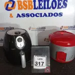 LOTE 317 - 01 AIR FRYER MARCA MALORI E 01 PANELA ELÉTRICA. (NO ESTADO) ATENÇÃO! FAZER A VISITAÇÃO ANTES DE ARREMATAR, NÃO SABEMOS SE FUNCIONA. LEILÃO NÃO TEM GARANTIA E NEM DEVOLUÇÃO, SUJEITO A POSSÍVEIS AVARIAS VISÍVEIS/OCULTAS E/OU AUSÊNCIA DE COMPONENTES.