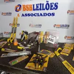 LOTE 330 - 01 LOTE COM FERRAMENTAS DIVERSAS. (NO ESTADO) ATENÇÃO! FAZER A VISITAÇÃO ANTES DE ARREMATAR, NÃO SABEMOS SE FUNCIONA. LEILÃO NÃO TEM GARANTIA E NEM DEVOLUÇÃO, SUJEITO A POSSÍVEIS AVARIAS VISÍVEIS/OCULTAS E/OU AUSÊNCIA DE COMPONENTES.