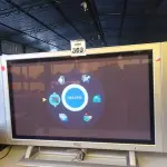 LOTE 369 - 01 TV MARCA PHILCO 42”. (NO ESTADO) ATENÇÃO! FAZER A VISITAÇÃO ANTES DE ARREMATAR, NÃO SABEMOS SE FUNCIONA. LEILÃO NÃO TEM GARANTIA E NEM DEVOLUÇÃO, SUJEITO A POSSÍVEIS AVARIAS VISÍVEIS/OCULTAS E/OU AUSÊNCIA DE COMPONENTES.