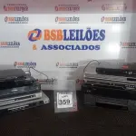 LOTE 359 - 01 VÍDEO CASSETE E VÁRIOS APARELHOS DE DVD MARCAS E MODELOS DIVERSOS. (NO ESTADO) ATENÇÃO! FAZER A VISITAÇÃO ANTES DE ARREMATAR, NÃO SABEMOS SE FUNCIONA. LEILÃO NÃO TEM GARANTIA E NEM DEVOLUÇÃO, SUJEITO A POSSÍVEIS AVARIAS VISÍVEIS/OCULTAS E/OU AUSÊNCIA DE COMPONENTES.