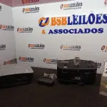 LOTE 201 - 01 BASE DE VOLANTE PARA SIMULADORES DE CORRIDA MARCA FANATEC E 01 PROJETOR MULTIMIDIA MARCA LG. (NO ESTADO) ATENÇÃO! FAZER A VISITAÇÃO ANTES DE ARREMATAR, NÃO SABEMOS SE FUNCIONA. LEILÃO NÃO TEM GARANTIA E NEM DEVOLUÇÃO, SUJEITO A POSSÍVEIS AVARIAS VISÍVEIS/OCULTAS E/OU AUSÊNCIA DE COMPONENTES.