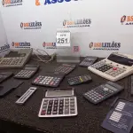 LOTE 251 - 01 LOTE C/VÁRIAS CALCULADORAS MARCAS E MODELOS DIVERSOS. (NO ESTADO) ATENÇÃO! FAZER A VISITAÇÃO ANTES DE ARREMATAR, NÃO SABEMOS SE FUNCIONA. LEILÃO NÃO TEM GARANTIA E NEM DEVOLUÇÃO, SUJEITO A POSSÍVEIS AVARIAS VISÍVEIS/OCULTAS E/OU AUSÊNCIA DE COMPONENTES.