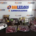 LOTE 237 - 01 PROJETOR MULTIMÍDIA MARCA EPSON P/RETIRADA DE PEÇAS. (NO ESTADO) ATENÇÃO! FAZER A VISITAÇÃO ANTES DE ARREMATAR, NÃO SABEMOS SE FUNCIONA. LEILÃO NÃO TEM GARANTIA E NEM DEVOLUÇÃO, SUJEITO A POSSÍVEIS AVARIAS VISÍVEIS/OCULTAS E/OU AUSÊNCIA DE COMPONENTES.