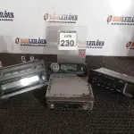 LOTE 230 - 04 APARELHOS DE SOM AUTOMOTIVO MARCAS E MODELOS DIVERSOS. (NO ESTADO) ATENÇÃO! FAZER A VISITAÇÃO ANTES DE ARREMATAR, NÃO SABEMOS SE FUNCIONA. LEILÃO NÃO TEM GARANTIA E NEM DEVOLUÇÃO, SUJEITO A POSSÍVEIS AVARIAS VISÍVEIS/OCULTAS E/OU AUSÊNCIA DE COMPONENTES.