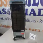 LOTE 214 - 01 CLIMATIZADOR DE AR PORTÁTIL MARCA CADENCE. (NO ESTADO) ATENÇÃO! FAZER A VISITAÇÃO ANTES DE ARREMATAR, NÃO SABEMOS SE FUNCIONA. LEILÃO NÃO TEM GARANTIA E NEM DEVOLUÇÃO, SUJEITO A POSSÍVEIS AVARIAS VISÍVEIS/OCULTAS E/OU AUSÊNCIA DE COMPONENTES.