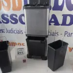 LOTE 211 - 01 LIXEIRA EM INOX C/PEDAL E 03 COMPARTIMENTOS. (NO ESTADO) ATENÇÃO! FAZER A VISITAÇÃO ANTES DE ARREMATAR, NÃO SABEMOS SE FUNCIONA. LEILÃO NÃO TEM GARANTIA E NEM DEVOLUÇÃO, SUJEITO A POSSÍVEIS AVARIAS VISÍVEIS/OCULTAS E/OU AUSÊNCIA DE COMPONENTES.