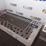 LOTE 206 - 01 MESA DE SOM MARCA SAMICK MODELOS SM-242. (NO ESTADO) ATENÇÃO! FAZER A VISITAÇÃO ANTES DE ARREMATAR, NÃO SABEMOS SE FUNCIONA. LEILÃO NÃO TEM GARANTIA E NEM DEVOLUÇÃO, SUJEITO A POSSÍVEIS AVARIAS VISÍVEIS/OCULTAS E/OU AUSÊNCIA DE COMPONENTES.