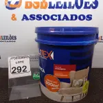 LOTE 292 - 01 GALÃO DE TINTA MARCA QUALITEX. (NO ESTADO) ATENÇÃO! FAZER A VISITAÇÃO ANTES DE ARREMATAR, NÃO SABEMOS SE FUNCIONA. LEILÃO NÃO TEM GARANTIA E NEM DEVOLUÇÃO, SUJEITO A POSSÍVEIS AVARIAS VISÍVEIS/OCULTAS E/OU AUSÊNCIA DE COMPONENTES.