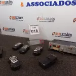 LOTE 018 - 06 RÁDIOS COMUNICADORES C/AVARIAS MARCAS E MODELOS DIVERSOS E 01 RECEPTOR DE SATÉLITES MARCA ELECOM. (NO ESTADO) ATENÇÃO! FAZER A VISITAÇÃO ANTES DE ARREMATAR, NÃO SABEMOS SE FUNCIONA. LEILÃO NÃO TEM GARANTIA E NEM DEVOLUÇÃO, SUJEITO A POSSÍVEIS AVARIAS VISÍVEIS/OCULTAS E/OU AUSÊNCIA DE COMPONENTES.