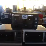 LOTE 296 - 02 MICRO-ONDAS S/PRATO E 01 FORNO ELÉTRICO MARCAS E MODELOS DIVERSOS. (NO ESTADO) ATENÇÃO! FAZER A VISITAÇÃO ANTES DE ARREMATAR, NÃO SABEMOS SE FUNCIONA. LEILÃO NÃO TEM GARANTIA E NEM DEVOLUÇÃO, SUJEITO A POSSÍVEIS AVARIAS VISÍVEIS/OCULTAS E/OU AUSÊNCIA DE COMPONENTES.