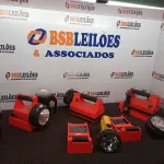 LOTE 051 - 06 LANTERNAS MARCAS E MODELOS DIVERSOS. (NO ESTADO) ATENÇÃO! FAZER A VISITAÇÃO ANTES DE ARREMATAR, NÃO SABEMOS SE FUNCIONA. LEILÃO NÃO TEM GARANTIA E NEM DEVOLUÇÃO, SUJEITO A POSSÍVEIS AVARIAS VISÍVEIS/OCULTAS E/OU AUSÊNCIA DE COMPONENTES.