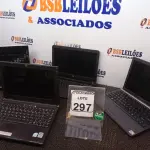 LOTE 297 - 04 NOTEBOOKS MARCAS E MODELOS DIVERSOS P/RETIRADA DE PEÇAS. (NO ESTADO) ATENÇÃO! FAZER A VISITAÇÃO ANTES DE ARREMATAR, NÃO SABEMOS SE FUNCIONA. LEILÃO NÃO TEM GARANTIA E NEM DEVOLUÇÃO, SUJEITO A POSSÍVEIS AVARIAS VISÍVEIS/OCULTAS E/OU AUSÊNCIA DE COMPONENTES.
