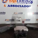 LOTE 236 - 01 VÍDEO GAME PS1 E 02 VÍDEO GAMES PS2 C/UM CONTROLE. (NO ESTADO) ATENÇÃO! FAZER A VISITAÇÃO ANTES DE ARREMATAR, NÃO SABEMOS SE FUNCIONA. LEILÃO NÃO TEM GARANTIA E NEM DEVOLUÇÃO, SUJEITO A POSSÍVEIS AVARIAS VISÍVEIS/OCULTAS E/OU AUSÊNCIA DE COMPONENTES.
