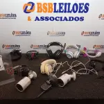 LOTE 256 - 01 LOTE C/VÁRIAS CÂMERAS DE SEGURANÇA E FONES DE OUVIDOS. (NO ESTADO) ATENÇÃO! FAZER A VISITAÇÃO ANTES DE ARREMATAR, NÃO SABEMOS SE FUNCIONA. LEILÃO NÃO TEM GARANTIA E NEM DEVOLUÇÃO, SUJEITO A POSSÍVEIS AVARIAS VISÍVEIS/OCULTAS E/OU AUSÊNCIA DE COMPONENTES.