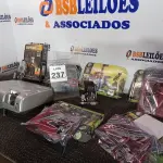 LOTE 237 - 01 PROJETOR MULTIMÍDIA MARCA EPSON P/RETIRADA DE PEÇAS. (NO ESTADO) ATENÇÃO! FAZER A VISITAÇÃO ANTES DE ARREMATAR, NÃO SABEMOS SE FUNCIONA. LEILÃO NÃO TEM GARANTIA E NEM DEVOLUÇÃO, SUJEITO A POSSÍVEIS AVARIAS VISÍVEIS/OCULTAS E/OU AUSÊNCIA DE COMPONENTES.