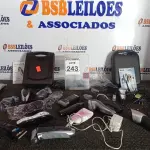 LOTE 243 - 01 LOTE C/VÁRIOS APARELHOS DE BARBEAR E MÁQUINAS DE CORTAR CABELO MARCAS E MODELOS DIVERSOS. (NO ESTADO) ATENÇÃO! FAZER A VISITAÇÃO ANTES DE ARREMATAR, NÃO SABEMOS SE FUNCIONA. LEILÃO NÃO TEM GARANTIA E NEM DEVOLUÇÃO, SUJEITO A POSSÍVEIS AVARIAS VISÍVEIS/OCULTAS E/OU AUSÊNCIA DE COMPONENTES.
