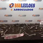 LOTE 033 - 01 LOTE C/MATERIAIS ODONTOLÓGICOS DIVERSOS. (NO ESTADO) ATENÇÃO! FAZER A VISITAÇÃO ANTES DE ARREMATAR, NÃO SABEMOS SE FUNCIONA. LEILÃO NÃO TEM GARANTIA E NEM DEVOLUÇÃO, SUJEITO A POSSÍVEIS AVARIAS VISÍVEIS/OCULTAS E/OU AUSÊNCIA DE COMPONENTES.