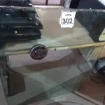 LOTE 302 - 01 VIDRO TRIPLO C/PASSAGEM COMUNICADORA. (NO ESTADO) ATENÇÃO! FAZER A VISITAÇÃO ANTES DE ARREMATAR, NÃO SABEMOS SE FUNCIONA. LEILÃO NÃO TEM GARANTIA E NEM DEVOLUÇÃO, SUJEITO A POSSÍVEIS AVARIAS VISÍVEIS/OCULTAS E/OU AUSÊNCIA DE COMPONENTES.