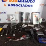 LOTE 244 - 01 LOTE C/VÁRIOS GRAMPEADORES, 02 ABRIDORES DIGITAIS DE VINHO, BATERIAS PORTÁTEIS E ELETRÔNICOS DIVERSOS. (NO ESTADO) ATENÇÃO! FAZER A VISITAÇÃO ANTES DE ARREMATAR, NÃO SABEMOS SE FUNCIONA. LEILÃO NÃO TEM GARANTIA E NEM DEVOLUÇÃO, SUJEITO A POSSÍVEIS AVARIAS VISÍVEIS/OCULTAS E/OU AUSÊNCIA DE COMPONENTES.