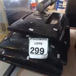 LOTE 299 - 07 MONITORES LCD MARCAS E MODELOS DIVERSOS P/RETIRADA DE PEÇAS. (NO ESTADO) ATENÇÃO! FAZER A VISITAÇÃO ANTES DE ARREMATAR, NÃO SABEMOS SE FUNCIONA. LEILÃO NÃO TEM GARANTIA E NEM DEVOLUÇÃO, SUJEITO A POSSÍVEIS AVARIAS VISÍVEIS/OCULTAS E/OU AUSÊNCIA DE COMPONENTES.