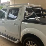 LOTE 004 - 01 NISSAN/FRONTIER SL 4X4 AUTOMATICA, BRANCA , DIESEL, ANO 2013/2014 (NO ESTADO) (RETIRADA EM GOIÂNIA -GO) (171.000 KM RODADOS)