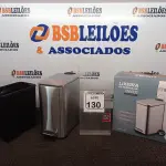 LOTE 130 - 01 LIXEIRA EM INOX COM PEDAL 5L MARCA MOOD. (NO ESTADO) ATENÇÃO! FAZER A VISITAÇÃO ANTES DE ARREMATAR, NÃO SABEMOS SE FUNCIONA. LEILÃO NÃO TEM GARANTIA E NEM DEVOLUÇÃO, SUJEITO A POSSÍVEIS AVARIAS VISÍVEIS/OCULTAS E/OU AUSÊNCIA DE COMPONENTES.