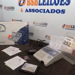 LOTE 252 - 01 ANALISADOR DE SANGUE MARCA TRIAGE. (NO ESTADO) ATENÇÃO! FAZER A VISITAÇÃO ANTES DE ARREMATAR, NÃO SABEMOS SE FUNCIONA. LEILÃO NÃO TEM GARANTIA E NEM DEVOLUÇÃO, SUJEITO A POSSÍVEIS AVARIAS VISÍVEIS/OCULTAS E/OU AUSÊNCIA DE COMPONENTES.