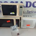 LOTE 207 - 03 MICRO-ONDAS MARCAS E MODELOS DIVERSOS SENDO 01 C/PRATO. (NO ESTADO) ATENÇÃO! FAZER A VISITAÇÃO ANTES DE ARREMATAR, NÃO SABEMOS SE FUNCIONA. LEILÃO NÃO TEM GARANTIA E NEM DEVOLUÇÃO, SUJEITO A POSSÍVEIS AVARIAS VISÍVEIS/OCULTAS E/OU AUSÊNCIA DE COMPONENTES.