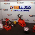 LOTE 051 - 06 LANTERNAS MARCAS E MODELOS DIVERSOS. (NO ESTADO) ATENÇÃO! FAZER A VISITAÇÃO ANTES DE ARREMATAR, NÃO SABEMOS SE FUNCIONA. LEILÃO NÃO TEM GARANTIA E NEM DEVOLUÇÃO, SUJEITO A POSSÍVEIS AVARIAS VISÍVEIS/OCULTAS E/OU AUSÊNCIA DE COMPONENTES.